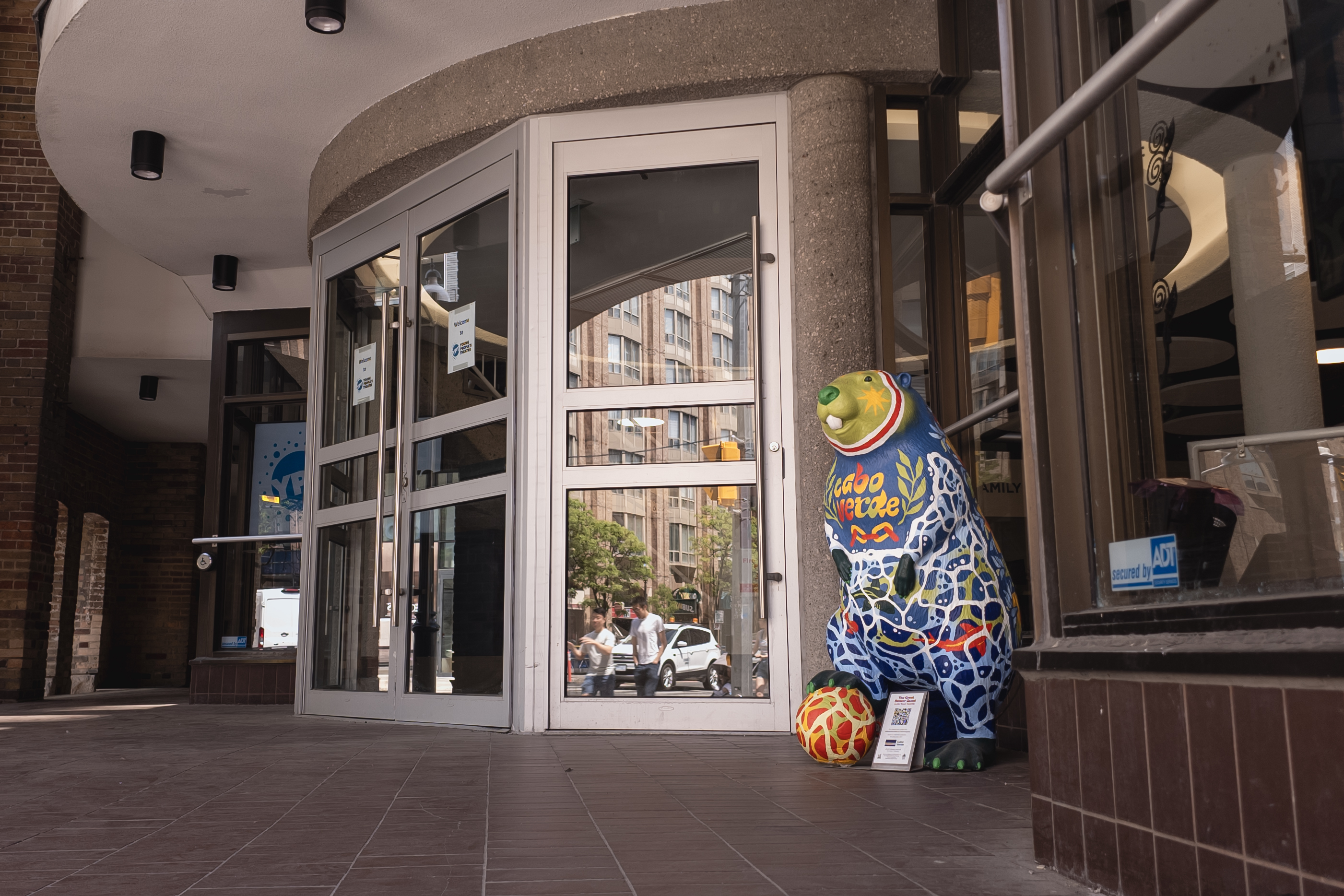 Beaver sculptures welcome tourists in downtown Toronto ahead of World Cup | iNFOnews.ca